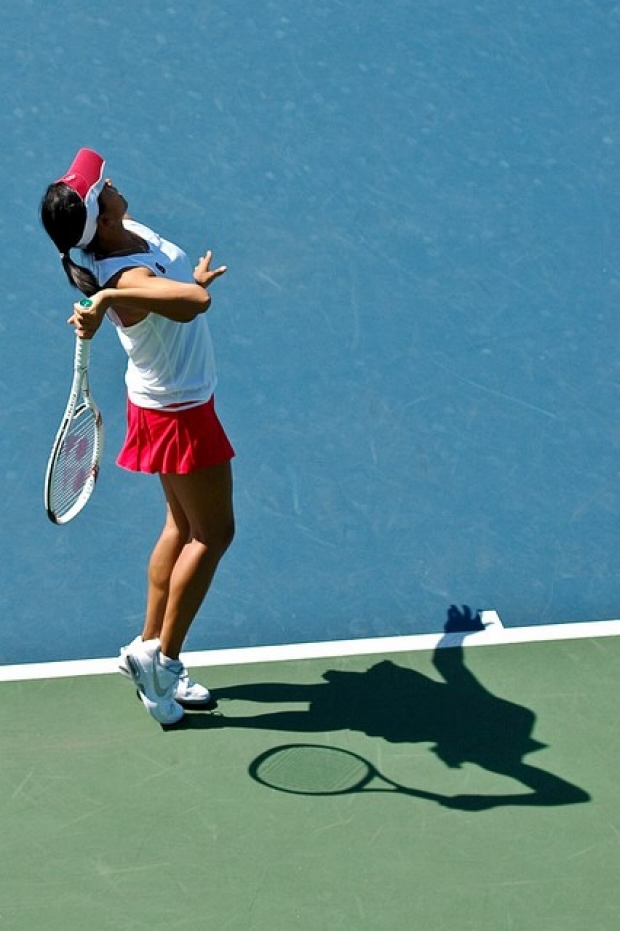 Tennis player and shadow 